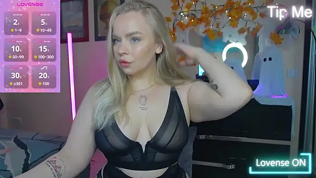 LisaCandy1 online show from October 31, 8:07 am