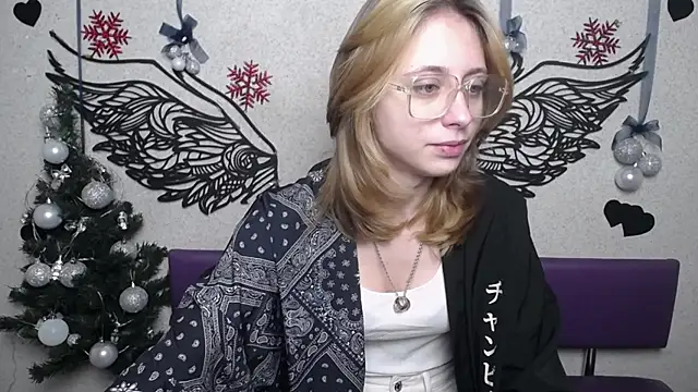 TracyLll online show from December 19, 6:16 am