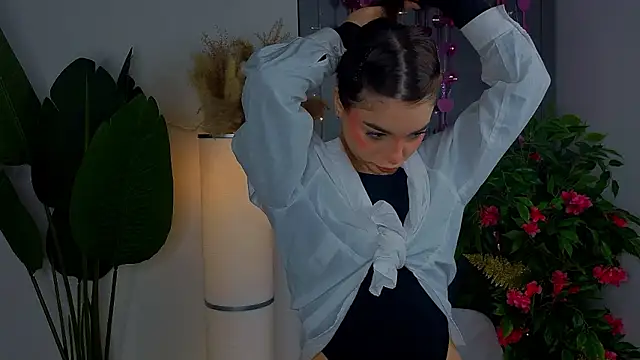 LauraHansil online show from March 7, 7:43 pm