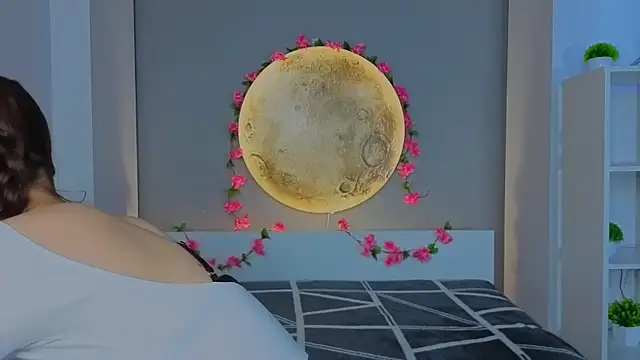 LauraHansil online show from February 6, 6:17 am