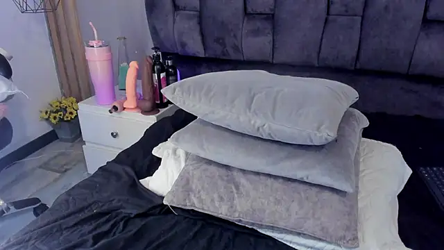 alana  ramos online show from November 10, 7:53 pm