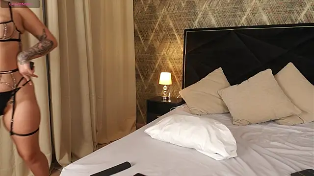 ZoeBella online show from November 18, 9:38 pm