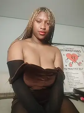 EvonyFoxxx online show from November 29, 6:39 am