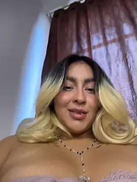 Elina Hills online show from June 2, 8:32 pm