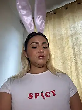 Elina Hills online show from March 31, 6:08 pm