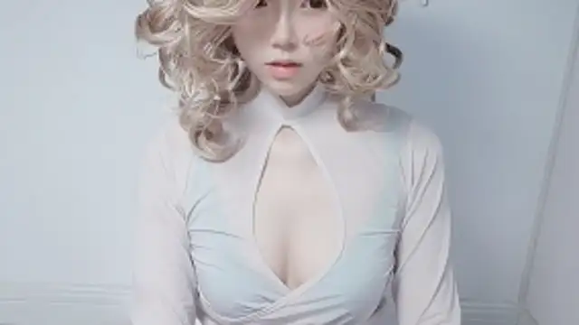 JuliaNoir online show from March 22, 9:15 am