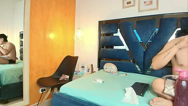 Zoe And Dylan  online show from April 4, 12:15 pm