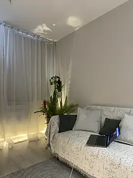 HotLdyllic online show from March 31, 4:07 pm