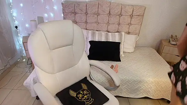 iriina hotbusty online show from November 15, 10:33 pm