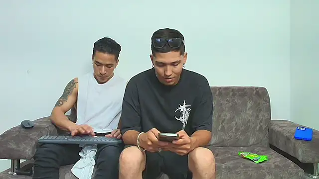 thebadboys05 online show from November 21, 2:13 am