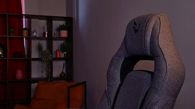 ElinVale online show from April 8, 8:49 am