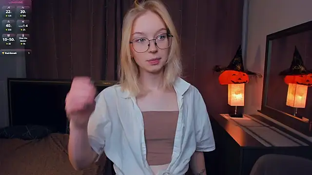 ShanelTunon online show from October 31, 8:02 pm