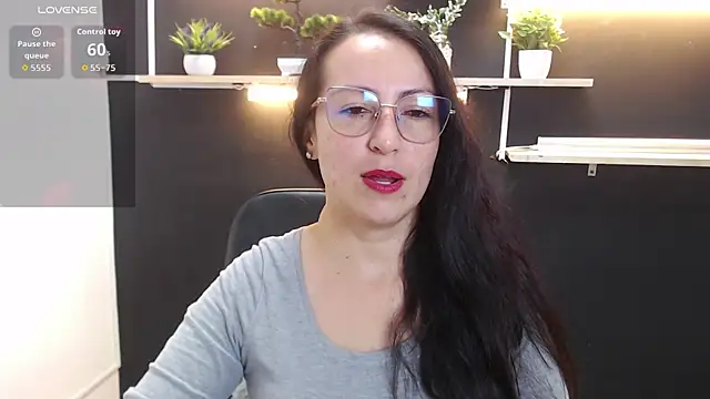 Lauryn Jones online show from April 20, 4:43 pm