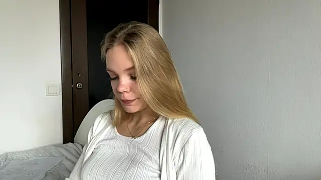 SweetAmelia69 online show from November 14, 7:08 am