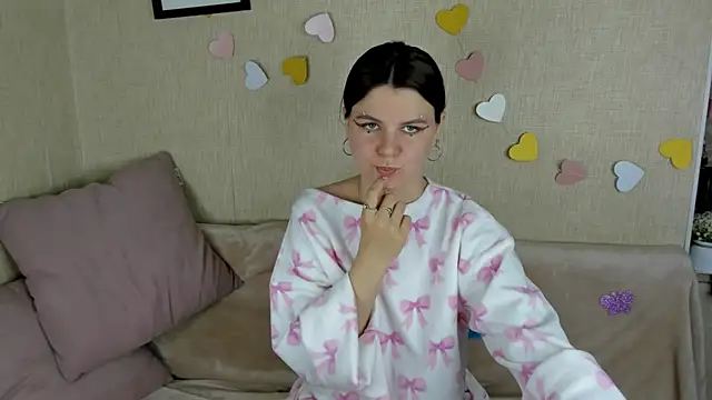 Zorianaa online show from April 14, 9:15 pm