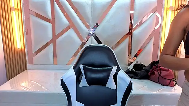 ninadelight tp online show from November 17, 8:09 pm