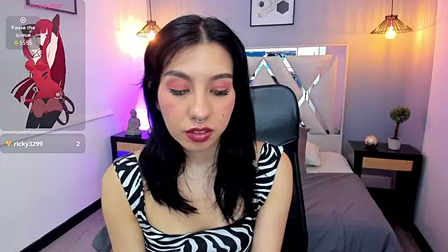 zoe-moreau online show from April 17, 7:27 pm