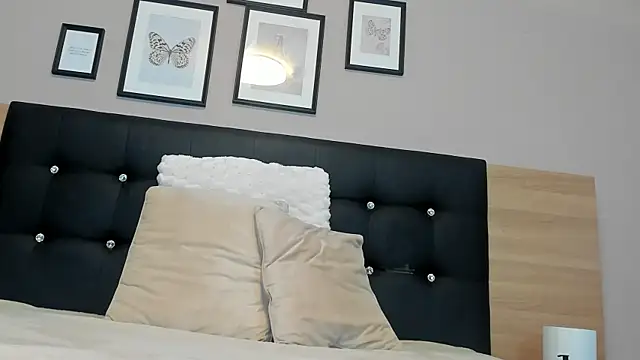 royalvixen online show from November 14, 9:09 am