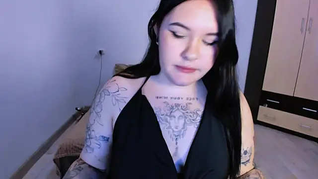 HitoMi2 online show from November 10, 4:13 pm