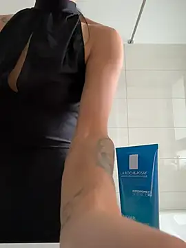 VickyM99 online show from April 21, 5:14 am