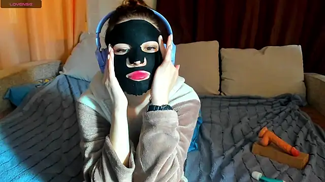 Eva purrr  online show from March 10, 9:57 am