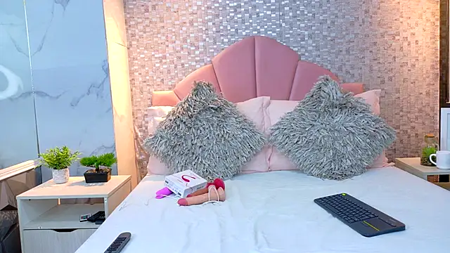 ValeriaMonet online show from November 10, 7:31 pm