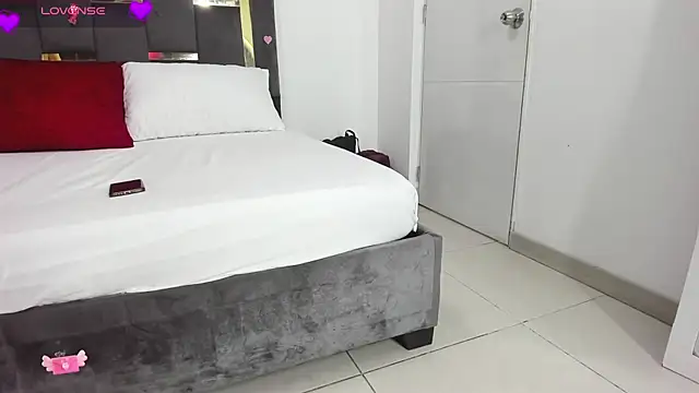 CatleyaSmith online show from February 24, 1:32 pm