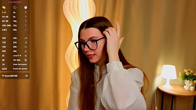 MelitaMoote online show from December 2, 6:15 am