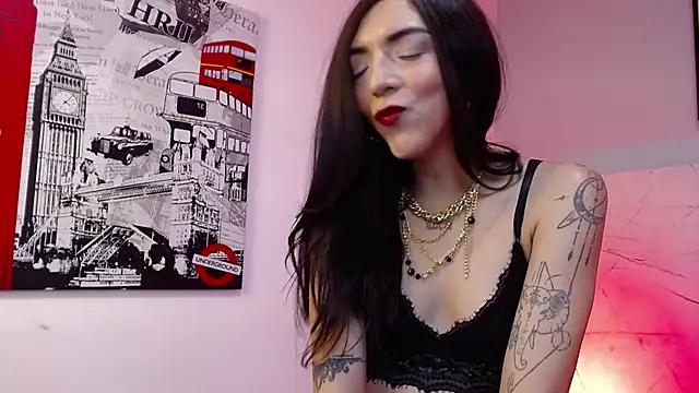 LAURALUXE online show from November 18, 1:01 pm