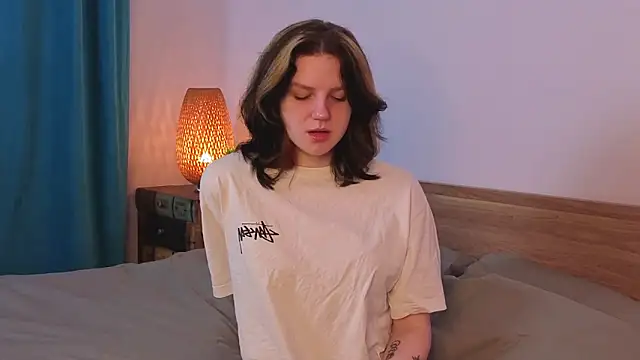 LatinaHuguenin online show from April 5, 9:14 pm