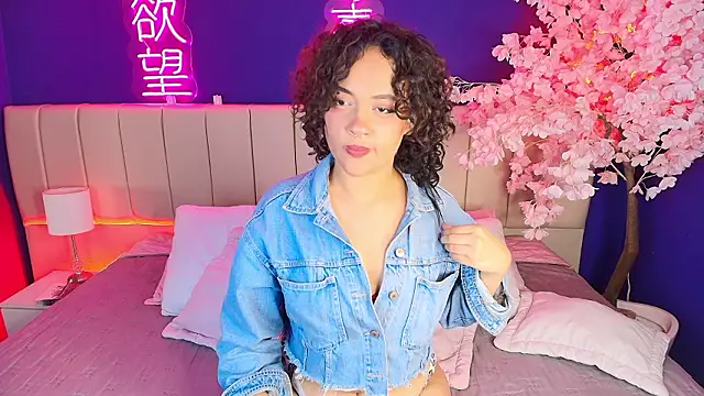  sarahRose online show from February 10, 3:31 am