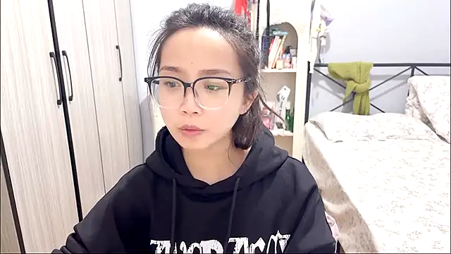 Hmm 0303 online show from April 11, 4:43 pm