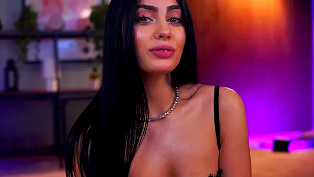 RavennaDArcy online show from December 16, 8:15 pm