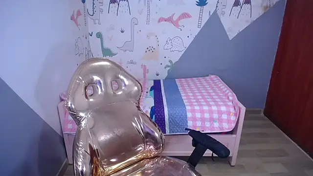 sophiia t online show from November 22, 1:03 pm