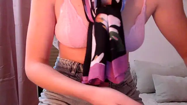 LaContessaClara online show from November 18, 7:48 pm