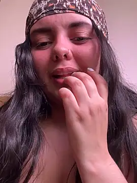 candicewest  online show from February 27, 5:35 pm