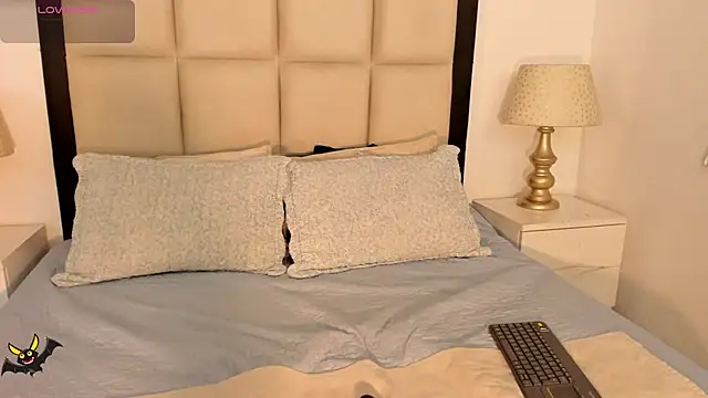 KimmRusso online show from November 17, 6:30 pm