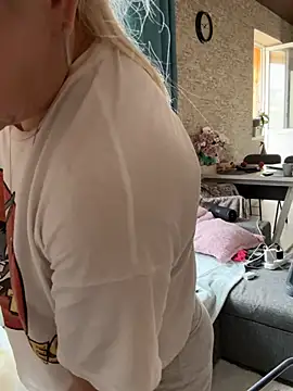 MonnyStef online show from February 21, 10:49 am