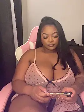 Fxncymuse online show from April 22, 4:15 pm