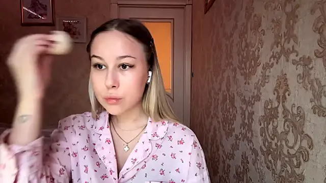 Rose Lachrymose online show from November 20, 5:30 am