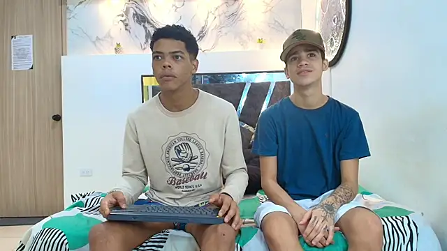 WHITHET BOYS online show from November 30, 1:48 pm