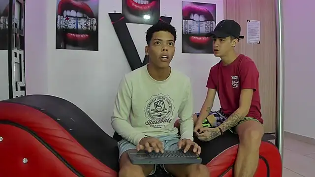 WHITHET BOYS online show from November 12, 1:31 pm