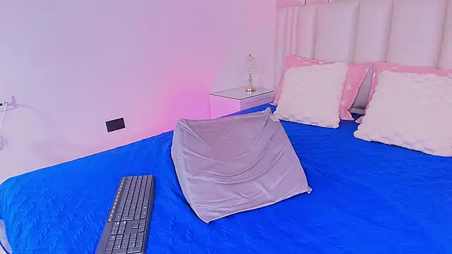 alanarose18 online show from April 11, 7:17 pm