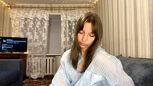 CarliBatas online show from December 3, 5:59 pm