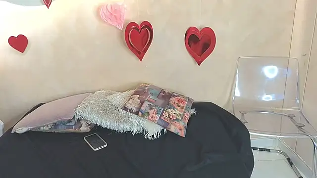 BellaRooux online show from March 3, 11:49 am