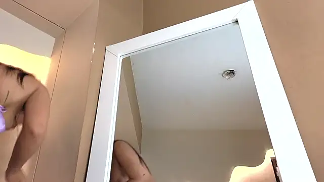 BellaRooux online show from February 12, 12:40 pm