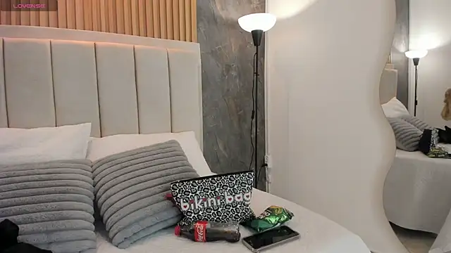 gala montes 30 online show from December 1, 7:38 pm