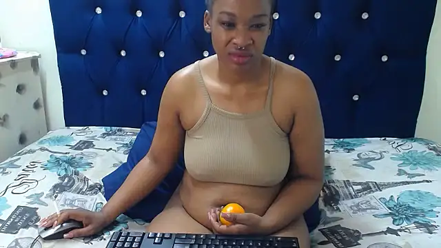 JuiceLips88 online show from June 14, 1:25 am