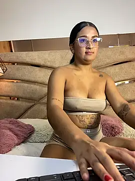 PARKERTHOMPSON online show from December 16, 7:09 pm