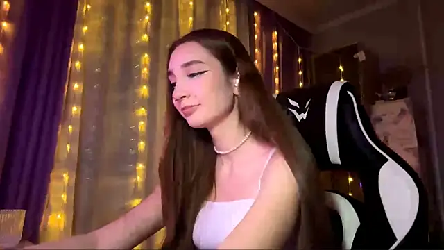 HollyPaw online show from December 18, 7:40 pm